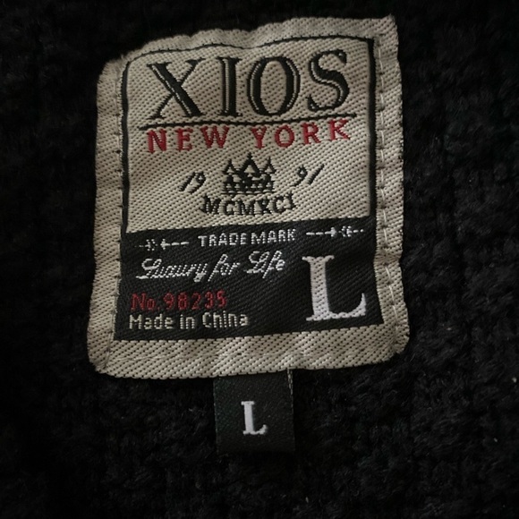 XIOS sweater, size Large, unisex, Ombré cable knit, black and maroon. - Picture 3 of 6